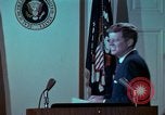 Image Le président américain John F Kennedy parle de voyage en Europe Washington DC USA, 1963, de la seconde 58 séquences d'archives historiques vidéo 65675034048