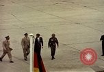 Immagine di John F Kennedy Fliegerhorst Kaserne Post Hanau in Germania, 1963, secondo 56 filmato di repertorio 65675034083