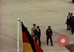 Immagine di John F Kennedy Fliegerhorst Kaserne Post Hanau in Germania, 1963, secondo 59 filmato di repertorio 65675034083