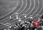 Standbild Athleten racing auf der Spur Evanston Illinois USA, 1938, aus Sekunde 36 historischem Filmmaterial Videoclip 65675034096