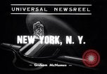 Standbild Feuerwehrmann rettet das Leben New York City United States USA, 1938, aus Sekunde 4 historischem Filmmaterial Videoclip 65675034102