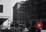 Standbild Feuerwehrmann rettet das Leben New York City United States USA, 1938, aus Sekunde 6 historischem Filmmaterial Videoclip 65675034102