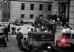 Standbild Feuerwehrmann rettet das Leben New York City United States USA, 1938, aus Sekunde 8 historischem Filmmaterial Videoclip 65675034102