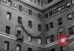 Standbild Feuerwehrmann rettet das Leben New York City United States USA, 1938, aus Sekunde 28 historischem Filmmaterial Videoclip 65675034102
