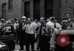 Standbild Feuerwehrmann rettet das Leben New York City United States USA, 1938, aus Sekunde 29 historischem Filmmaterial Videoclip 65675034102