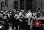 Standbild Feuerwehrmann rettet das Leben New York City United States USA, 1938, aus Sekunde 30 historischem Filmmaterial Videoclip 65675034102
