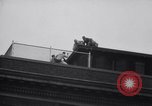 Standbild Feuerwehrmann rettet das Leben New York City United States USA, 1938, aus Sekunde 35 historischem Filmmaterial Videoclip 65675034102