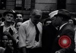 Standbild Feuerwehrmann rettet das Leben New York City United States USA, 1938, aus Sekunde 51 historischem Filmmaterial Videoclip 65675034102