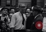 Standbild Feuerwehrmann rettet das Leben New York City United States USA, 1938, aus Sekunde 52 historischem Filmmaterial Videoclip 65675034102