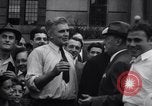 Standbild Feuerwehrmann rettet das Leben New York City United States USA, 1938, aus Sekunde 53 historischem Filmmaterial Videoclip 65675034102