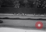 Standbild Bühnenarbeiter und Krieg Admiral Miami Florida USA, 1939, aus Sekunde 27 historischem Filmmaterial Videoclip 65675034118