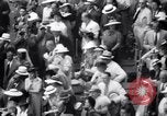 Standbild Bühnenarbeiter und Krieg Admiral Miami Florida USA, 1939, aus Sekunde 45 historischem Filmmaterial Videoclip 65675034118
