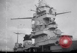 Standbild Trauerfeier für das französische U-Boot Phenix Le Havre Frankreich, 1939, aus Sekunde 11 historischem Filmmaterial Videoclip 65675034121