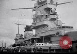 Standbild Trauerfeier für das französische U-Boot Phenix Le Havre Frankreich, 1939, aus Sekunde 12 historischem Filmmaterial Videoclip 65675034121