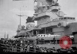 Standbild Trauerfeier für das französische U-Boot Phenix Le Havre Frankreich, 1939, aus Sekunde 13 historischem Filmmaterial Videoclip 65675034121