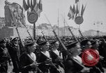 Standbild Trauerfeier für das französische U-Boot Phenix Le Havre Frankreich, 1939, aus Sekunde 45 historischem Filmmaterial Videoclip 65675034121