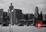 Image Charles Steinhauf bicyclettes stunt Chicago Illinois USA, 1939, de la seconde 14 séquences d'archives historiques vidéo 65675034127
