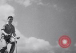 Image Charles Steinhauf bicyclettes stunt Chicago Illinois USA, 1939, de la seconde 16 séquences d'archives historiques vidéo 65675034127