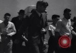 Standbild Aviator Howard Hughes von Chicago nach Los Angeles Flug Chicago Illinois USA, 1936, aus Sekunde 26 historischem Filmmaterial Videoclip 65675034143