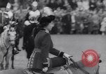 Immagine di Queen Elizabeth Londra Inghilterra Regno Unito, 1961, secondo 52 filmato di repertorio 65675034150