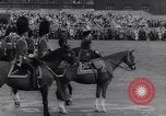 Immagine di Queen Elizabeth Londra Inghilterra Regno Unito, 1961, secondo 59 filmato di repertorio 65675034150