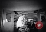 Immagine di John Clark Gable battezzati Encino California USA, 1961, secondo 38 filmato di repertorio 65675034155