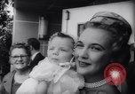 Immagine di John Clark Gable battezzati Encino California USA, 1961, secondo 40 filmato di repertorio 65675034155