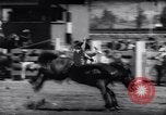 Immagine di Cavallo e bull ride San Jose California USA, 1961, secondo 14 filmato di repertorio 65675034156