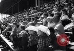 Immagine di Cavallo e bull ride San Jose California USA, 1961, secondo 30 filmato di repertorio 65675034156