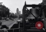 Immagine di Oriente i berlinesi attraversare la parete Berlino Germania Ovest, 1961, secondo 4 filmato di repertorio 65675034172