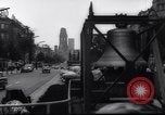 Immagine di Oriente i berlinesi attraversare la parete Berlino Germania Ovest, 1961, secondo 5 filmato di repertorio 65675034172