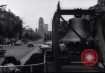 Immagine di Oriente i berlinesi attraversare la parete Berlino Germania Ovest, 1961, secondo 6 filmato di repertorio 65675034172