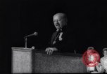 Immagine di Oriente i berlinesi attraversare la parete Berlino Germania Ovest, 1961, secondo 36 filmato di repertorio 65675034172
