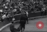 Immagine di La corrida Pamplona Spagna, 1961, secondo 34 filmato di repertorio 65675034174
