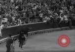 Immagine di La corrida Pamplona Spagna, 1961, secondo 35 filmato di repertorio 65675034174