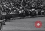 Immagine di La corrida Pamplona Spagna, 1961, secondo 36 filmato di repertorio 65675034174
