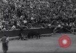 Immagine di La corrida Pamplona Spagna, 1961, secondo 40 filmato di repertorio 65675034174