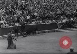 Immagine di La corrida Pamplona Spagna, 1961, secondo 41 filmato di repertorio 65675034174