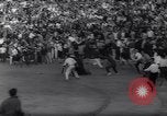 Immagine di La corrida Pamplona Spagna, 1961, secondo 54 filmato di repertorio 65675034174
