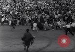 Immagine di La corrida Pamplona Spagna, 1961, secondo 55 filmato di repertorio 65675034174