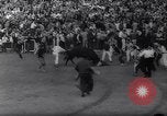Immagine di La corrida Pamplona Spagna, 1961, secondo 56 filmato di repertorio 65675034174
