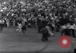 Immagine di La corrida Pamplona Spagna, 1961, secondo 57 filmato di repertorio 65675034174