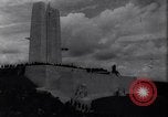 Standbild König Edward die Achte widmen die Vimy Ridge War Memorial Pas-de-Calais Frankreich, 1936, aus Sekunde 6 historischem Filmmaterial Videoclip 65675034180