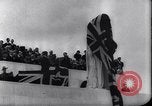 Standbild König Edward die Achte widmen die Vimy Ridge War Memorial Pas-de-Calais Frankreich, 1936, aus Sekunde 16 historischem Filmmaterial Videoclip 65675034180