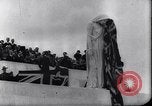 Standbild König Edward die Achte widmen die Vimy Ridge War Memorial Pas-de-Calais Frankreich, 1936, aus Sekunde 17 historischem Filmmaterial Videoclip 65675034180