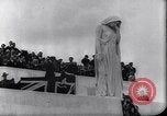 Standbild König Edward die Achte widmen die Vimy Ridge War Memorial Pas-de-Calais Frankreich, 1936, aus Sekunde 18 historischem Filmmaterial Videoclip 65675034180
