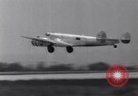 Standbild Amelia Earhart mit ihrem Lockheed Electra United States USA, 1936, aus Sekunde 15 historischem Filmmaterial Videoclip 65675034183