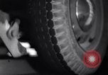 Standbild Automobil Anti Skid Gerät United States USA, 1936, aus Sekunde 18 historischem Filmmaterial Videoclip 65675034184