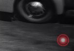Standbild Automobil Anti Skid Gerät United States USA, 1936, aus Sekunde 25 historischem Filmmaterial Videoclip 65675034184