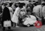 Immagine di A Berlino est i rifugiati Germania, 1961, secondo 29 filmato di repertorio 65675034186